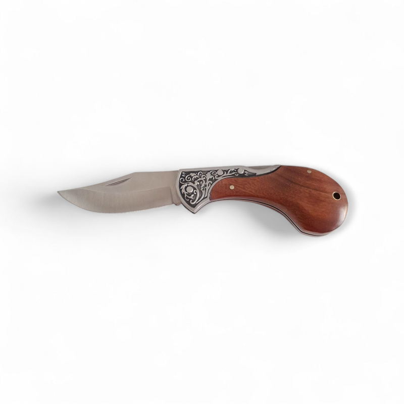 Детайлен изглед на острието и гравираната метална гарда Сгъваем нож Woodland Classic с отворено острие и дървена дръжка