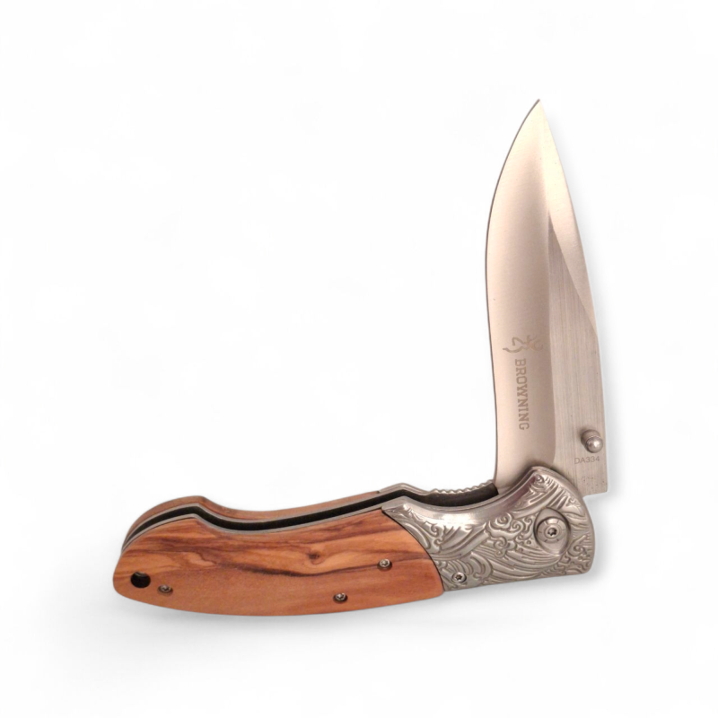 Сгъваем нож Browning с дървена дръжка и остро 420HC – разгънат Полуотворен нож – изглед към острието и логото на Browning