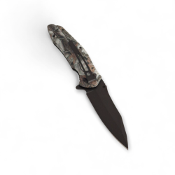 Сгъваем нож с камуфлажна дръжка и магнезиева пръчка – 420HC стомана, 21.5 см