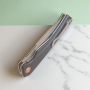 Черен нож Onyx Arms с D2 стомана и G10 дръжка Сгъваем нож Onyx Arms с отворено Drop Point острие