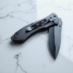 Сгъваем нож „Тракер“ – 3Cr13 стомана, 70 г, метална дръжка с гумирано покритие