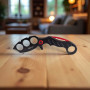 Тактически сгъваем нож „Predator Claw“ с черно-червен дизайн