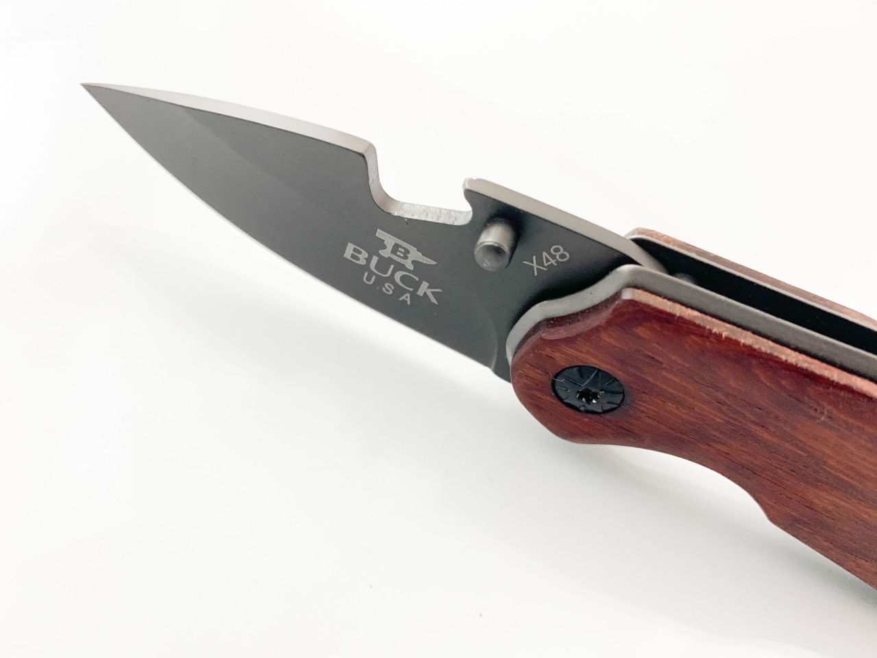 Сгъваем джобен нож с иноксово покритие и дървени чирени Buck X48