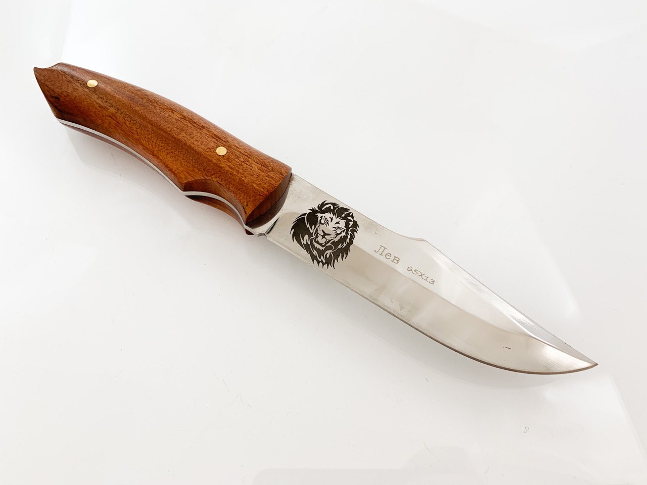 Руски ловен нож с калъф - Лъв/Лев