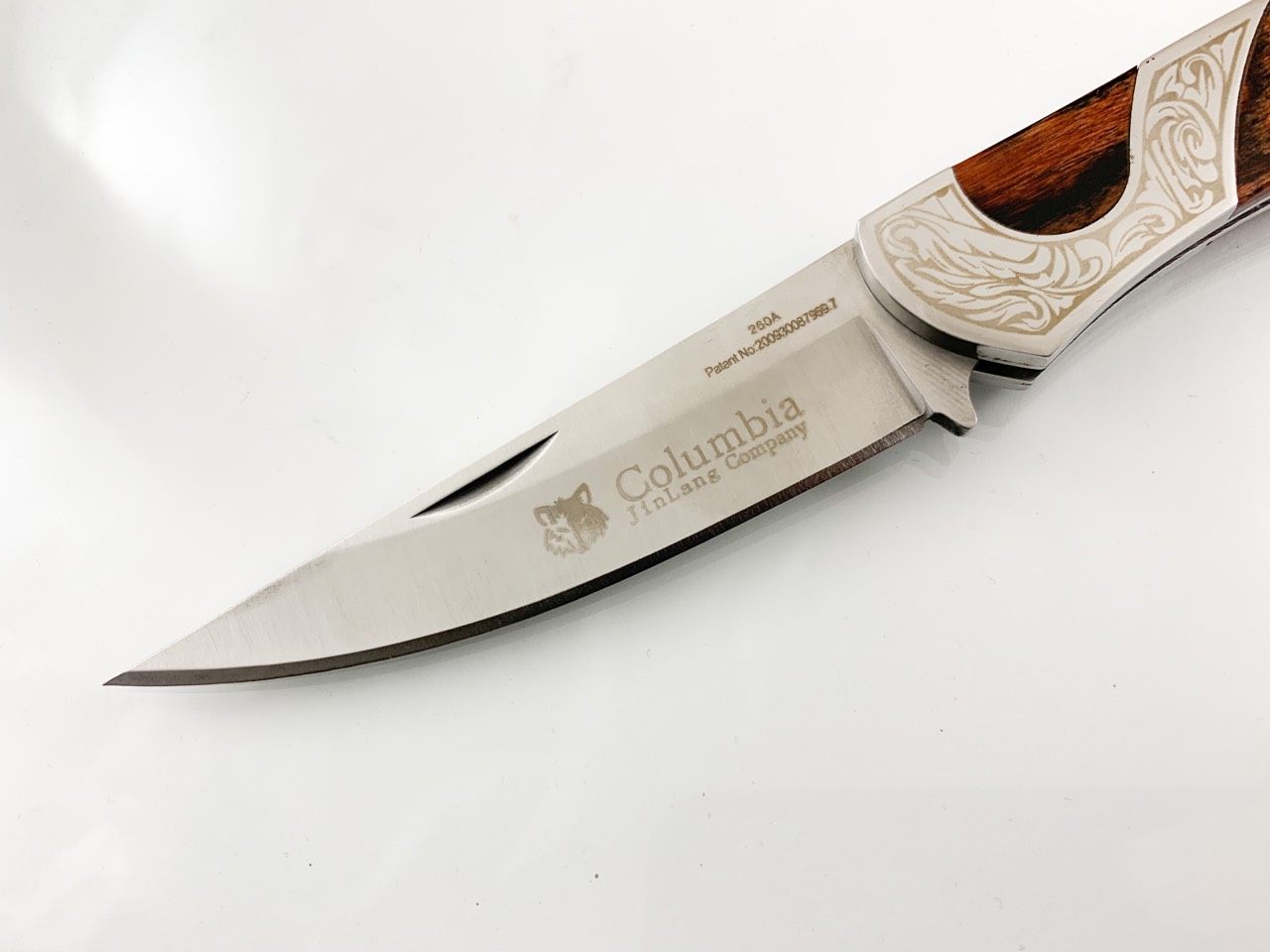 Сгъваем джобен нож голям и масивен с дървени чирени Columbia 260А