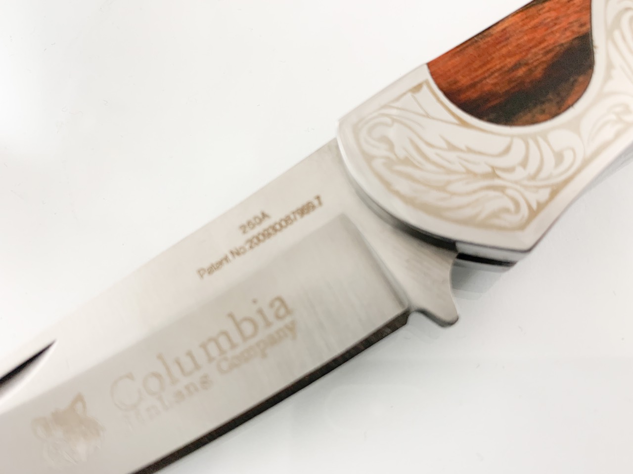 Сгъваем джобен нож голям и масивен с дървени чирени Columbia 260А