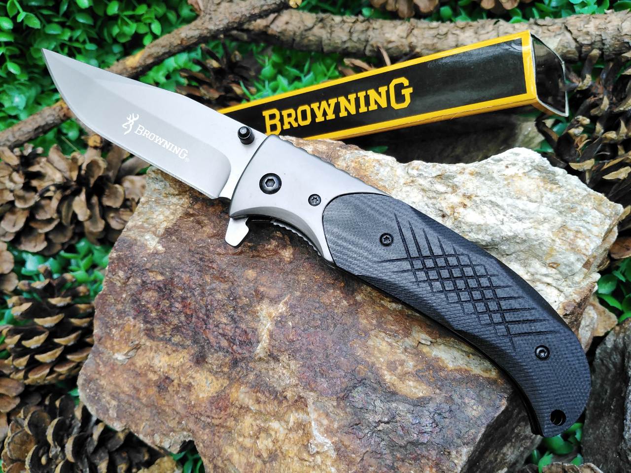 Сгъваем автоматичен нож Browning 377 с иноксово покритие на острито и дървени чирени Сгъваем автоматичен нож Browning 377 с иноксово покритие на острито и дървени чирени
