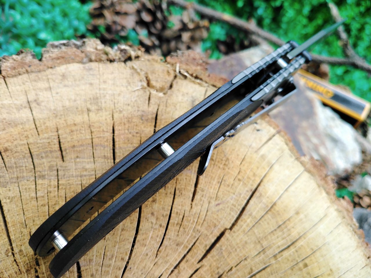 Сгъваем автоматичен нож Browning 377 с иноксово покритие на острито и дървени чирени Сгъваем автоматичен нож Browning 377 с иноксово покритие на острито и дървени чирени