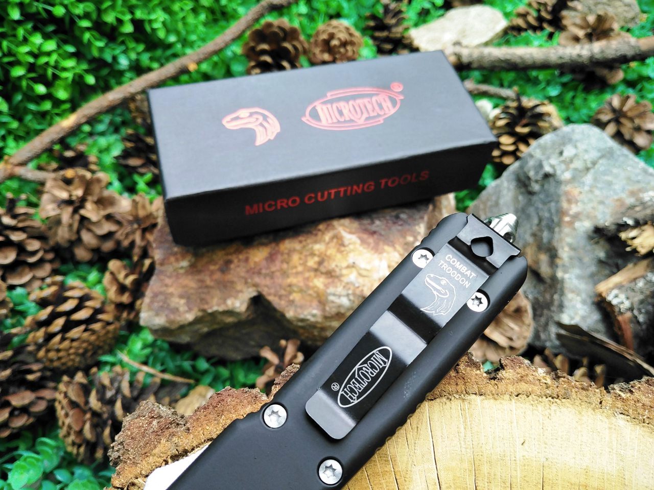 Microtech Black OTF- сгъваем автоматичен нож с черно гладко острие