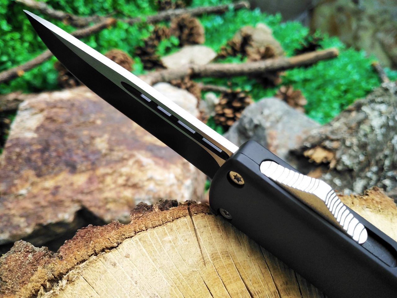 Microtech Black OTF- сгъваем автоматичен нож с черно гладко острие