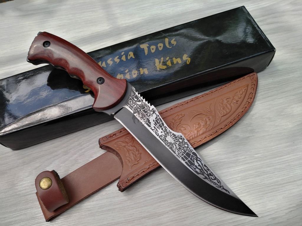 Руски ловен нож с черно острие и гравиран Скорпион