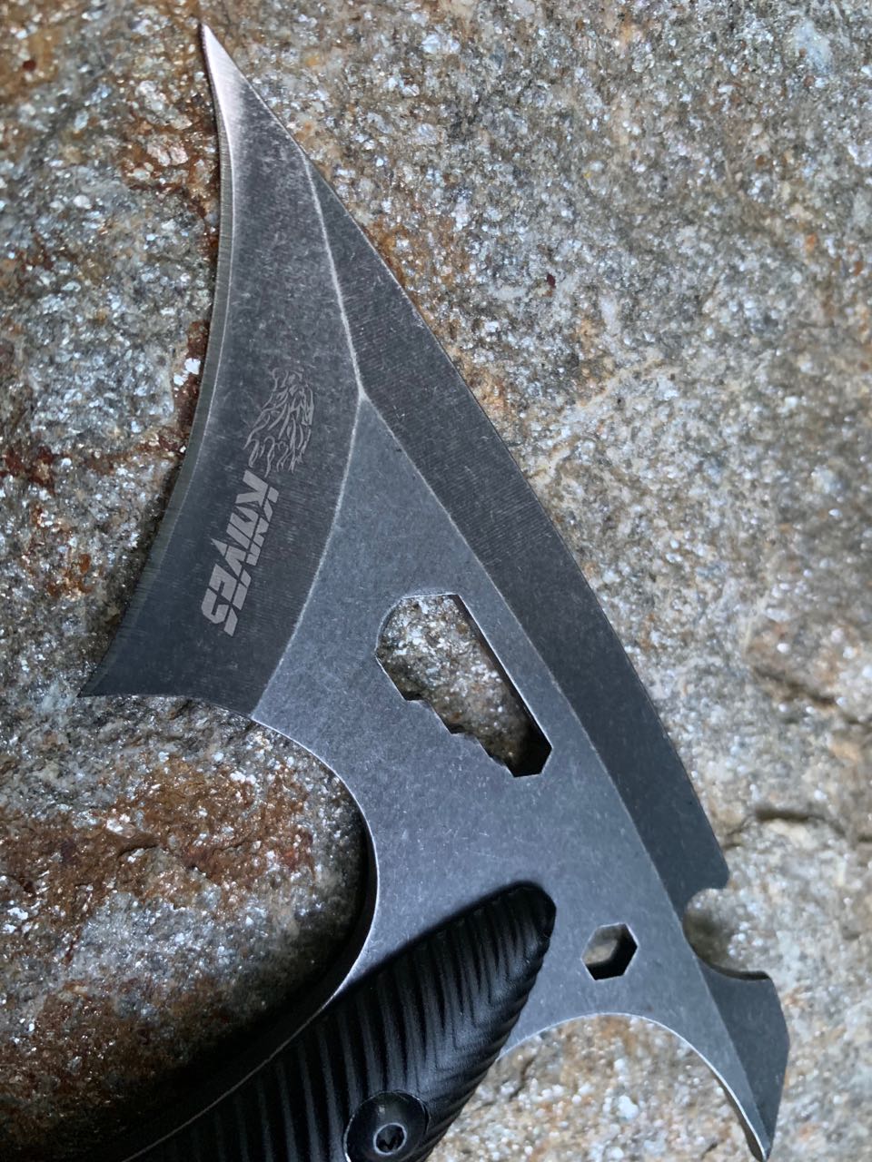 Тактическа малка брадвичка за всекидневна употреба цвят скала Knives