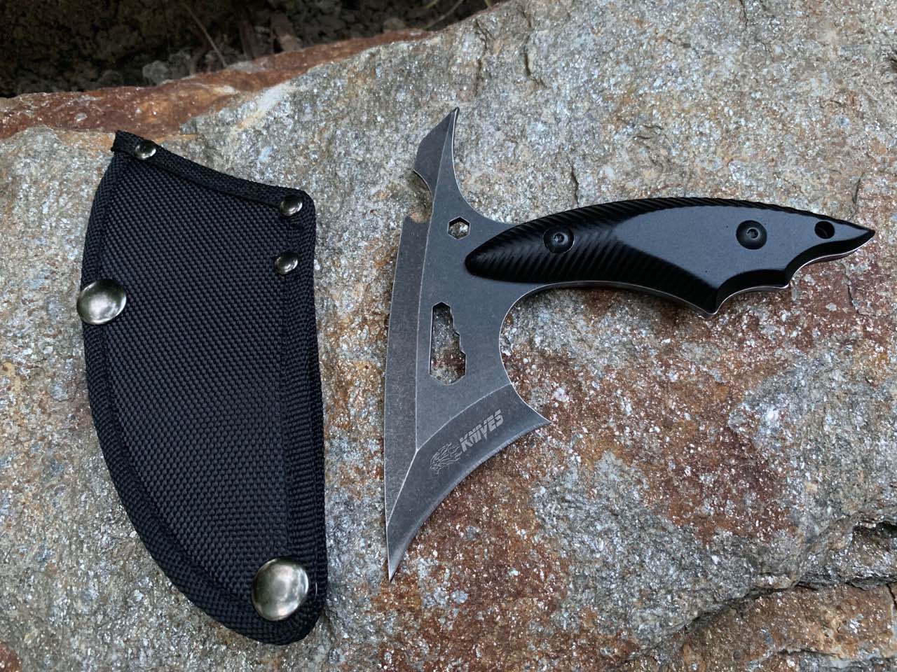Тактическа малка брадвичка за всекидневна употреба цвят скала Knives
