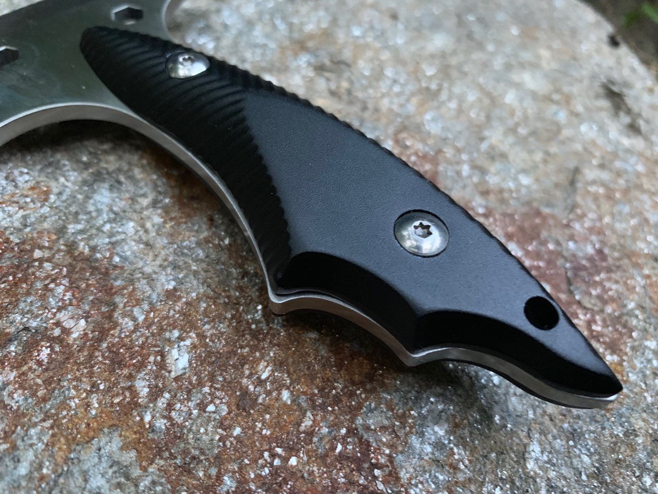 Тактическа малка брадвичка за всекидневна употреба Knives