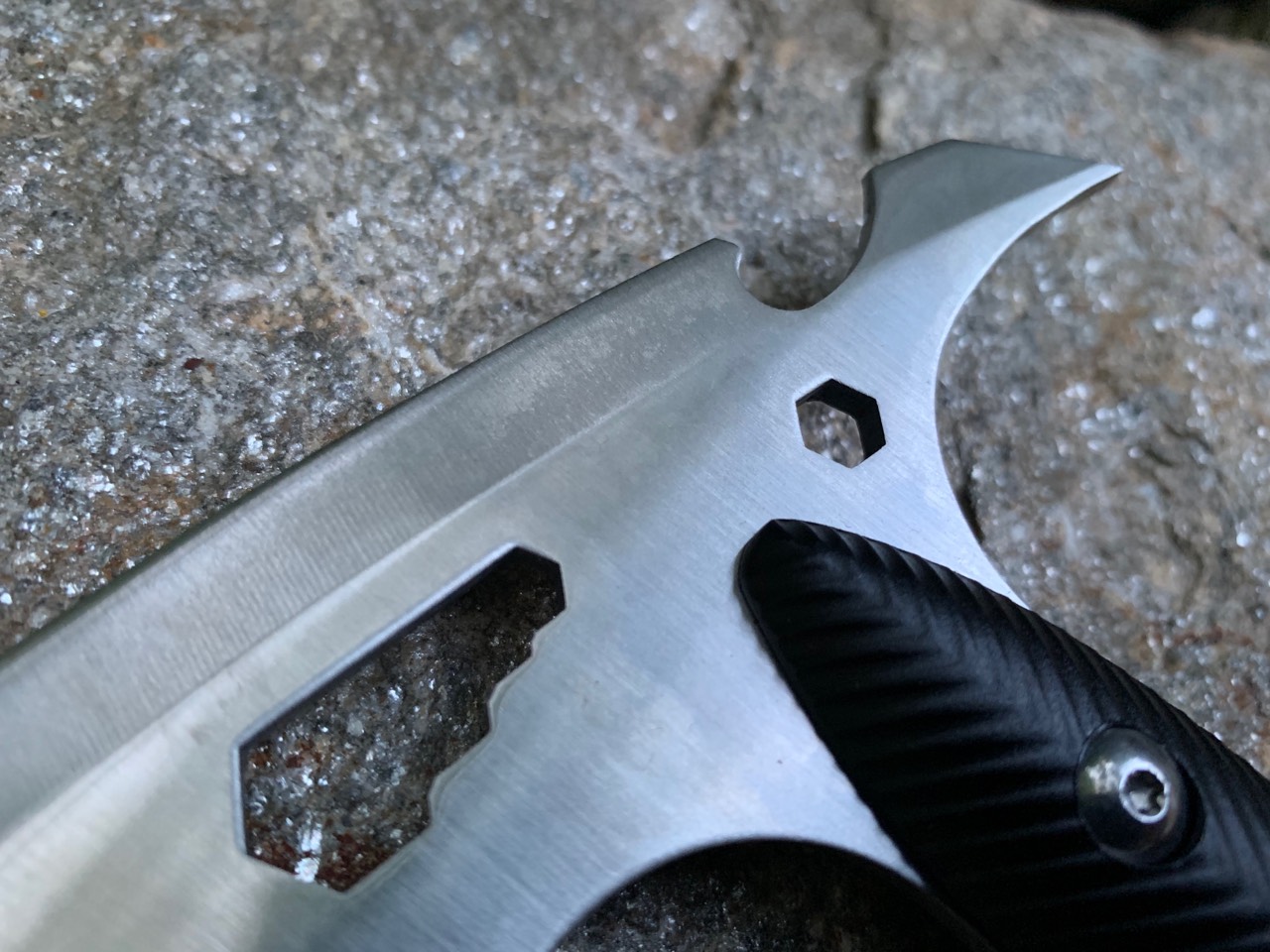 Тактическа малка брадвичка за всекидневна употреба Knives