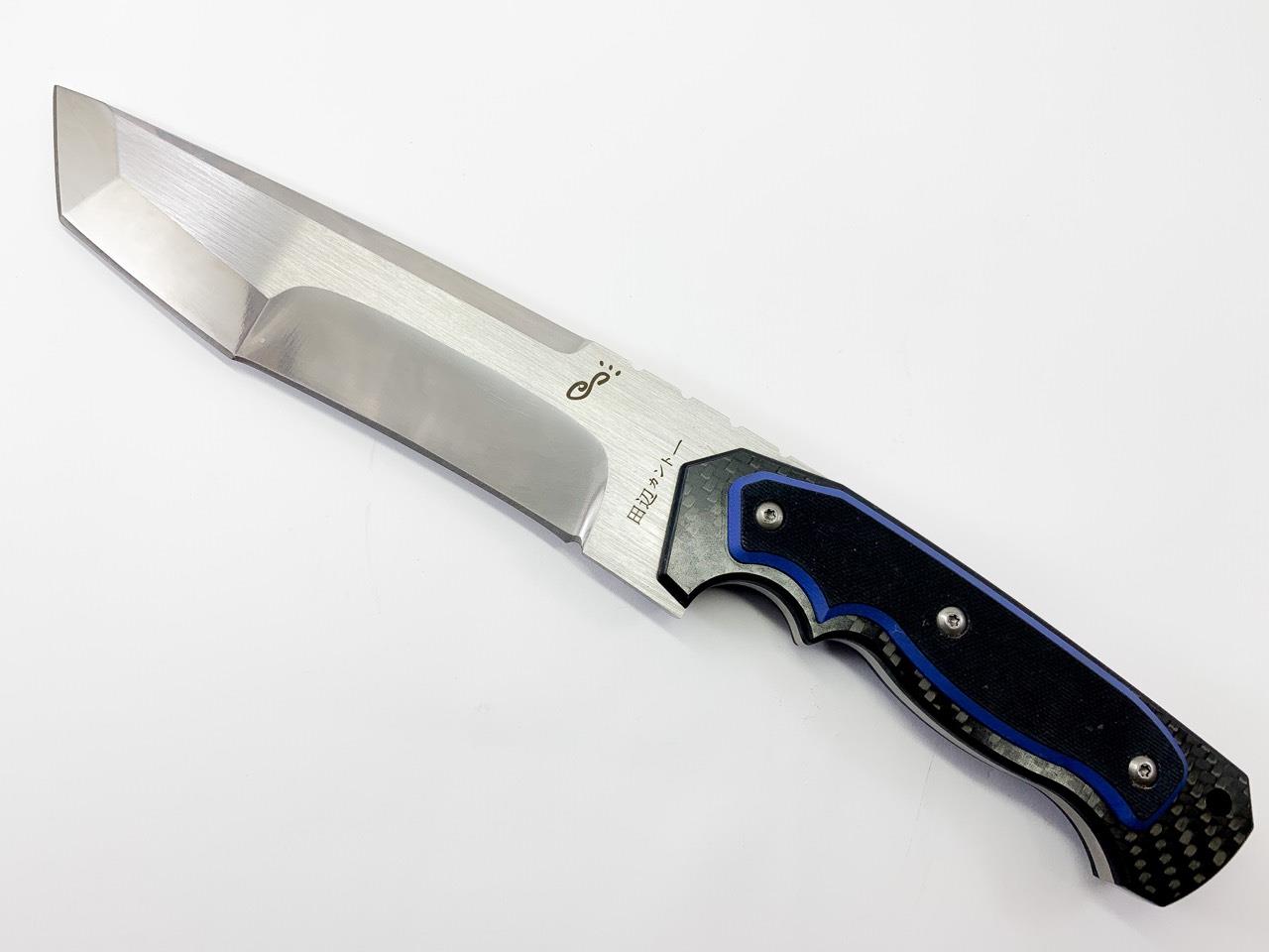 Масивен ловен нож с футуристично острие Made in Japan