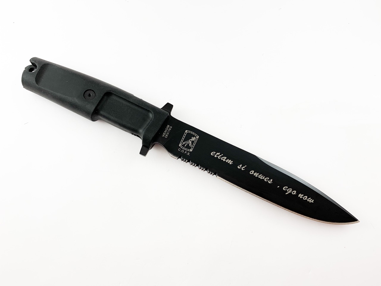 Нож ловен Extrema Ratio Venom, black handle italy с 1/3 серетирано острие