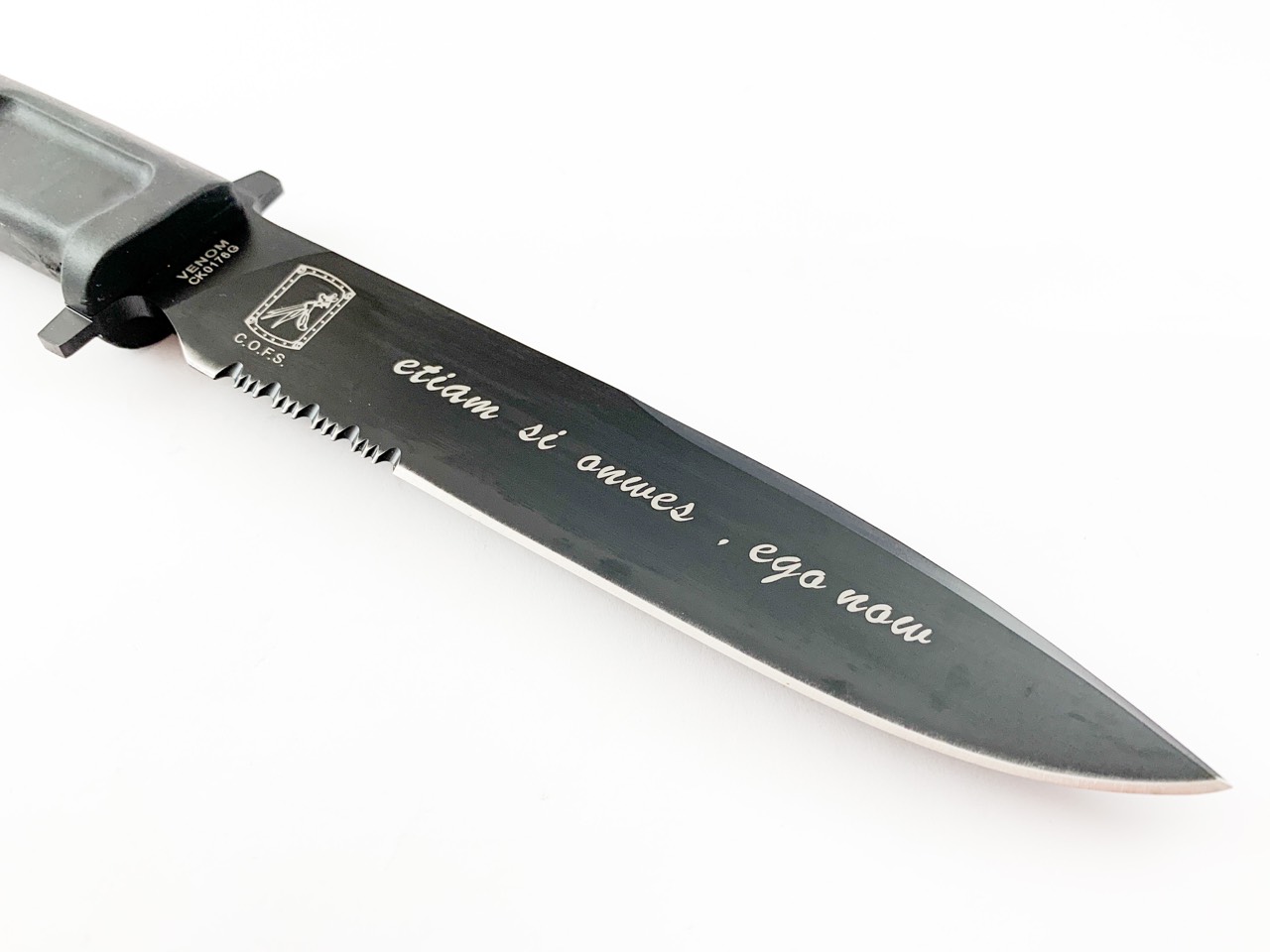 Нож ловен Extrema Ratio Venom, black handle italy с 1/3 серетирано острие