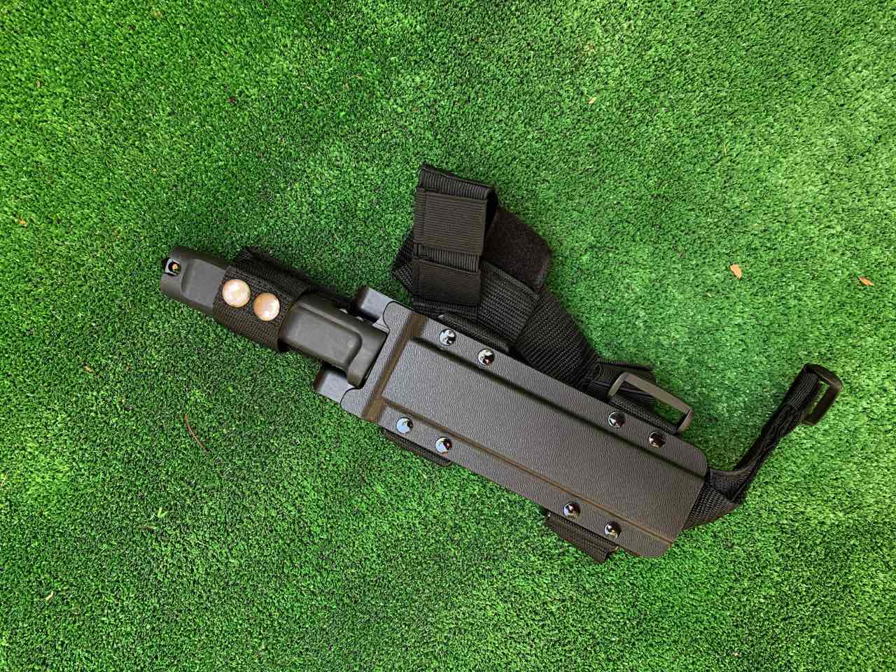 Нож ловен Extrema Ratio Venom, black handle italy с 1/3 серетирано острие