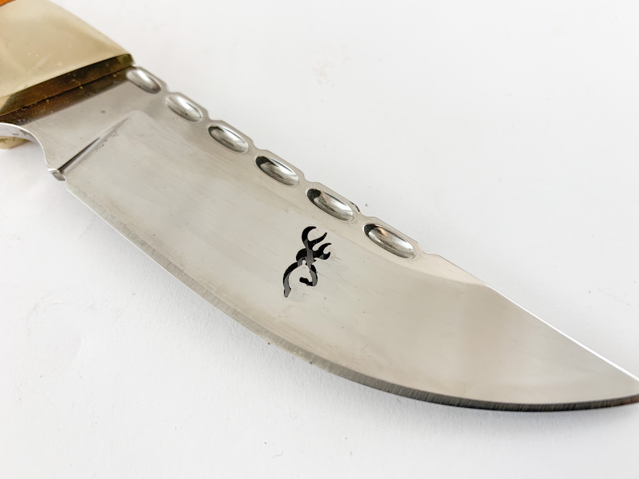 Ловен нож с дръжка от еленов рог и бронзов гард Browning