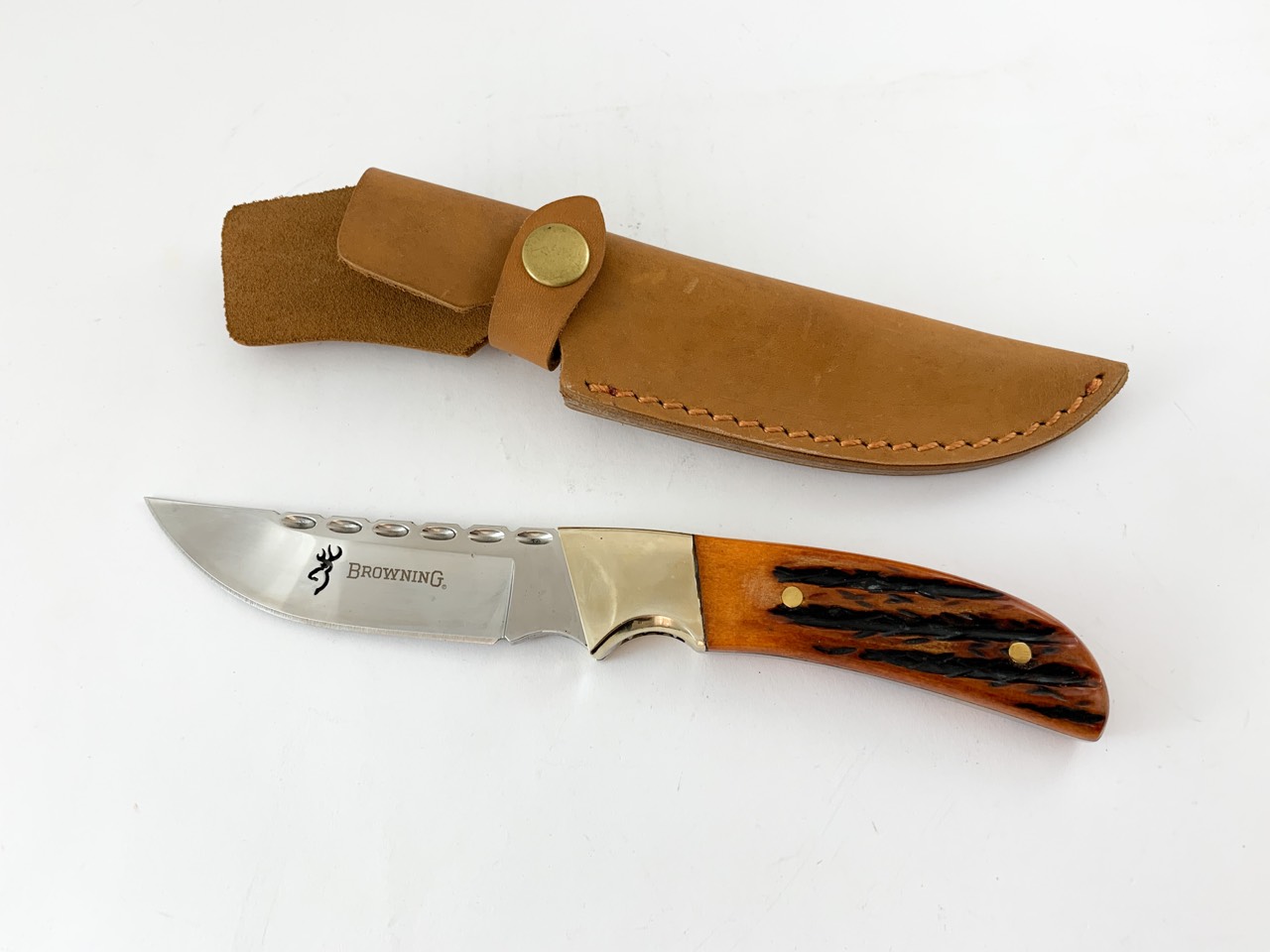 Ловен нож с дръжка от еленов рог и бронзов гард Browning