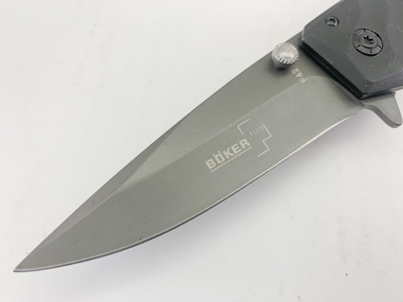 Сгъваем автоматичен нож Boker F-42 с иноксово покритие на острието Сгъваем автоматичен нож Boker F-42 с иноксово покритие на острието
