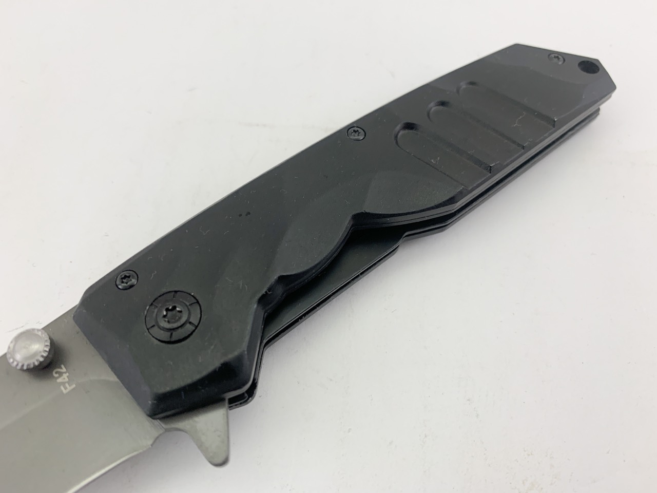 Сгъваем автоматичен нож Boker F-42 с иноксово покритие на острието Сгъваем автоматичен нож Boker F-42 с иноксово покритие на острието