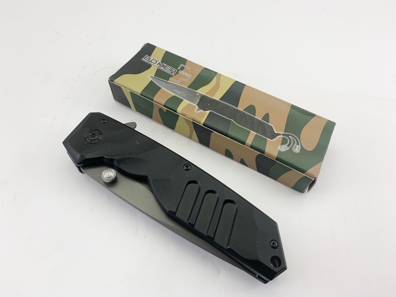 Сгъваем автоматичен нож Boker F-42 с иноксово покритие на острието Сгъваем автоматичен нож Boker F-42 с иноксово покритие на острието
