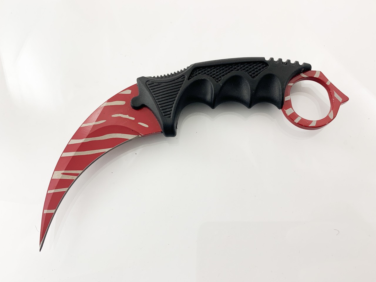 Карамбит шарка на тигър червен остър Cs GO Карамбит шарка на тигър червен остър Cs GO