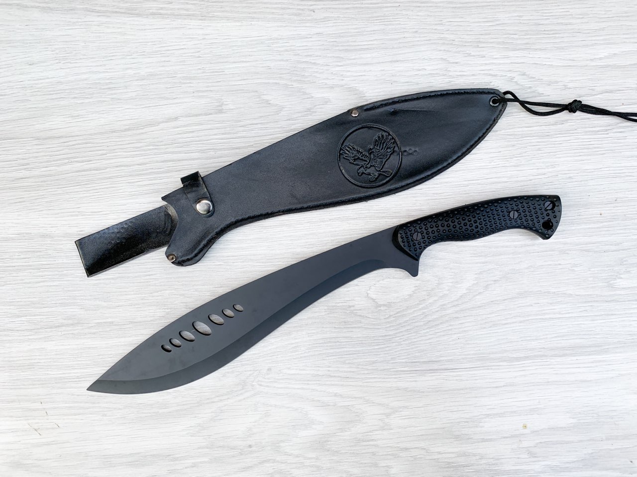 Голямо масивно тежко мачете кукри фултанг с черно безпрахово покритие кожена кания