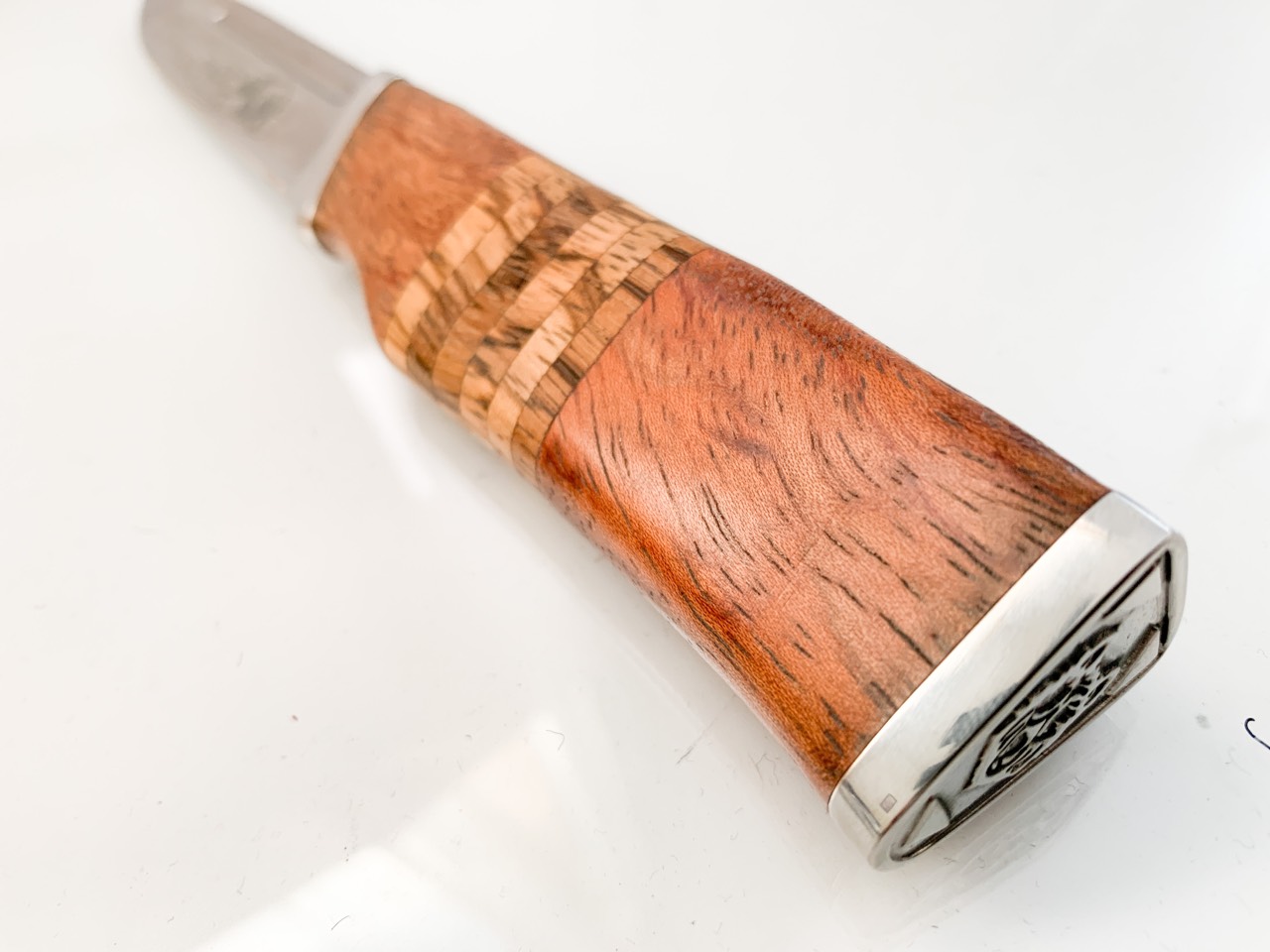 Руски ловен нож с гравирана мечка на острието стомана 65х13