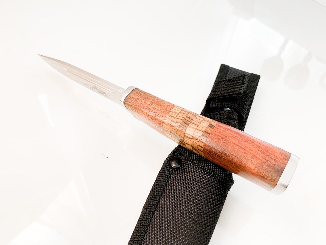 Руски ловен нож с гравирана мечка на острието стомана 65х13