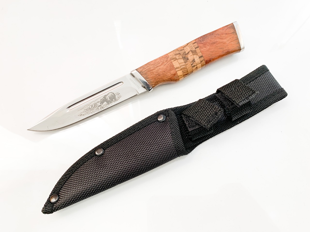 Руски ловен нож с гравирана мечка на острието стомана 65х13