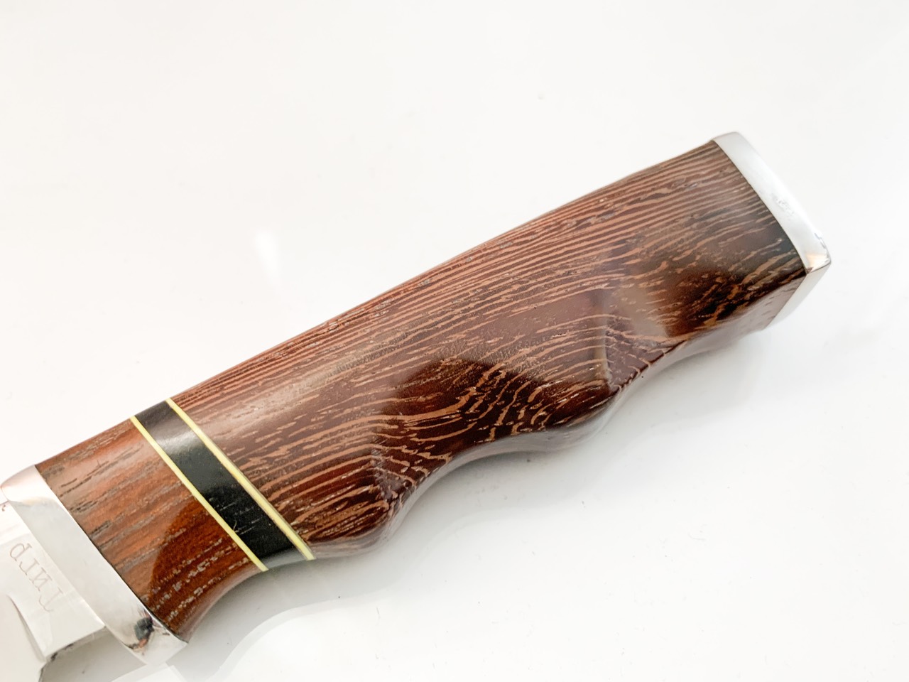 Руски ловен нож с гравирани Глигани на острието стомана 65х13