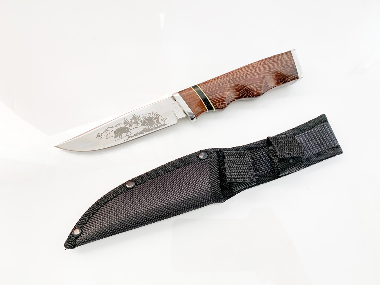 Руски ловен нож с гравирани Глигани на острието стомана 65х13