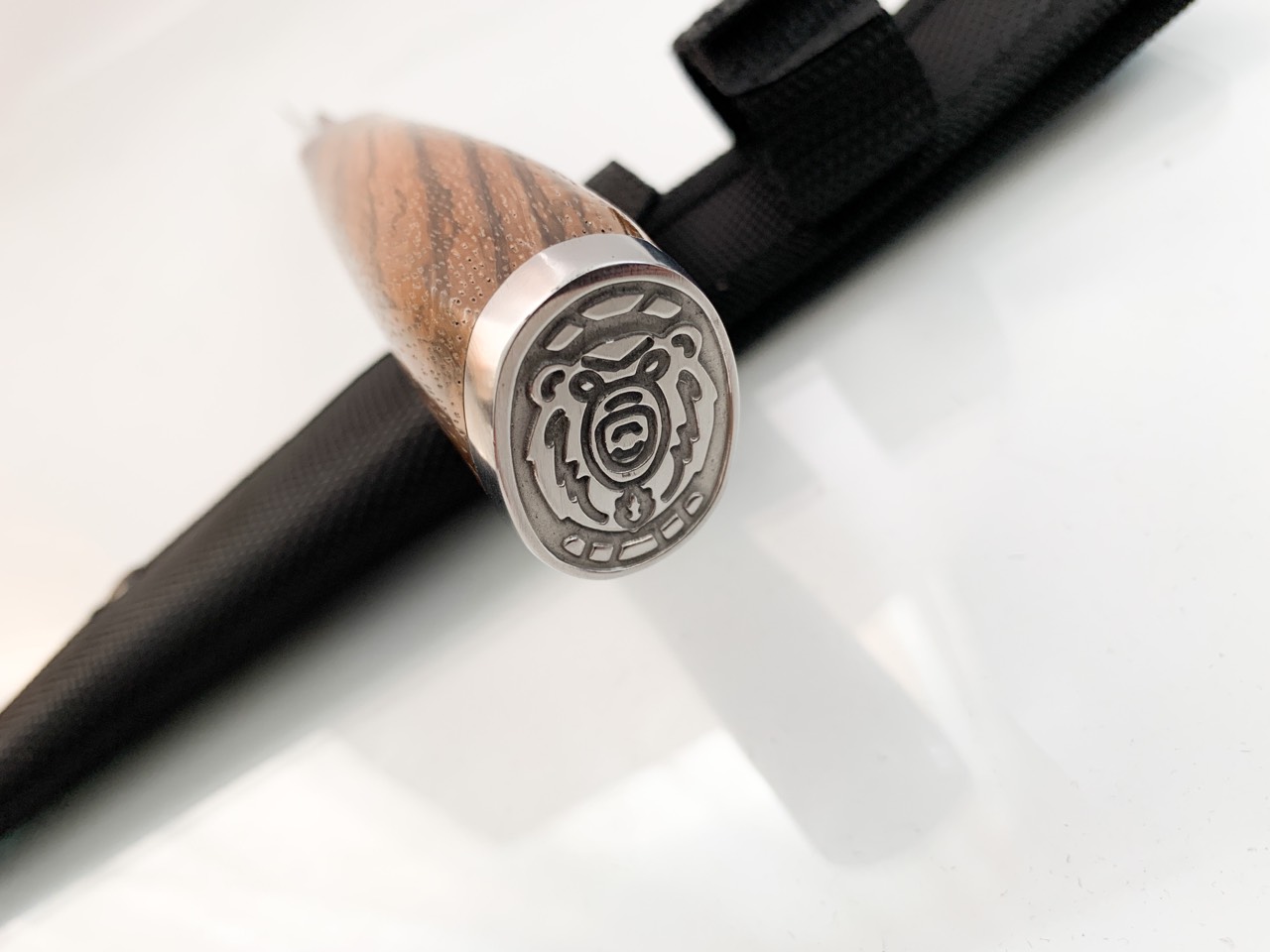 Руски ловен нож с гравирани Риби на острието стомана 65х13