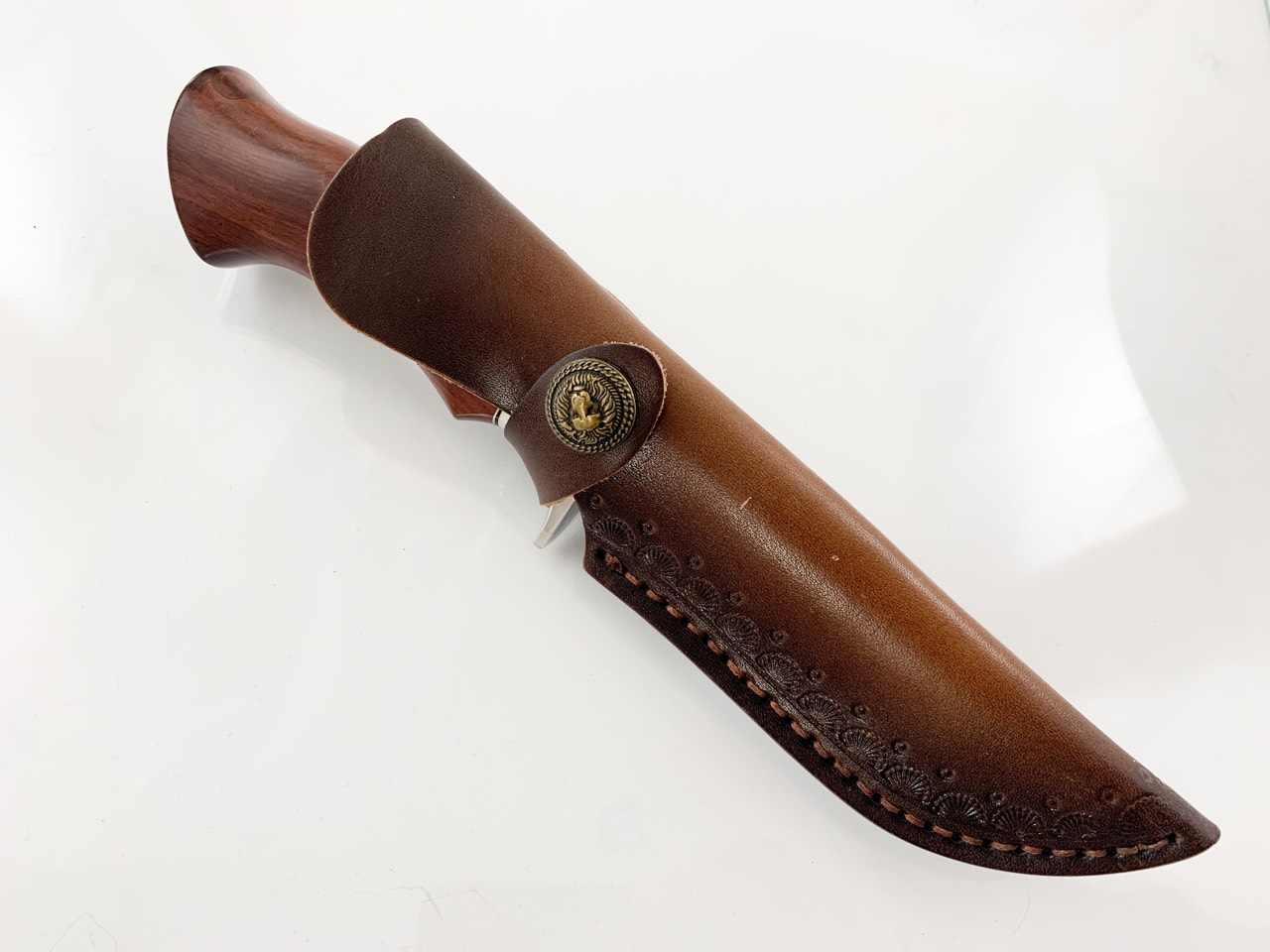 Ловен нож от дамаска стомана с дръжка от абаносово дърво и камилска кост