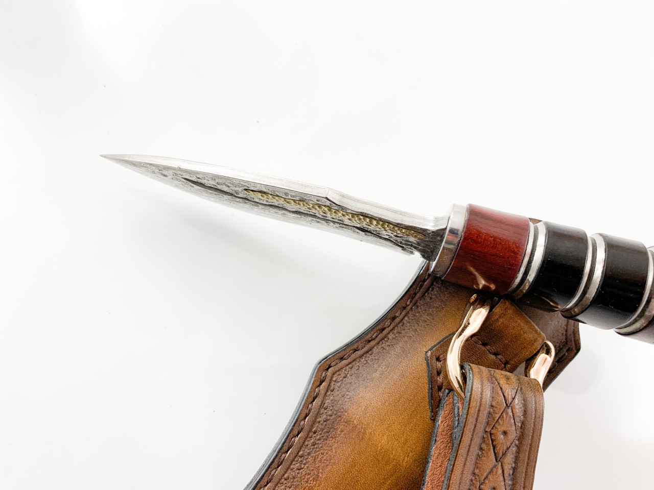Ловен нож ръчно направен от дамаска японска стомана и бронзов елемент