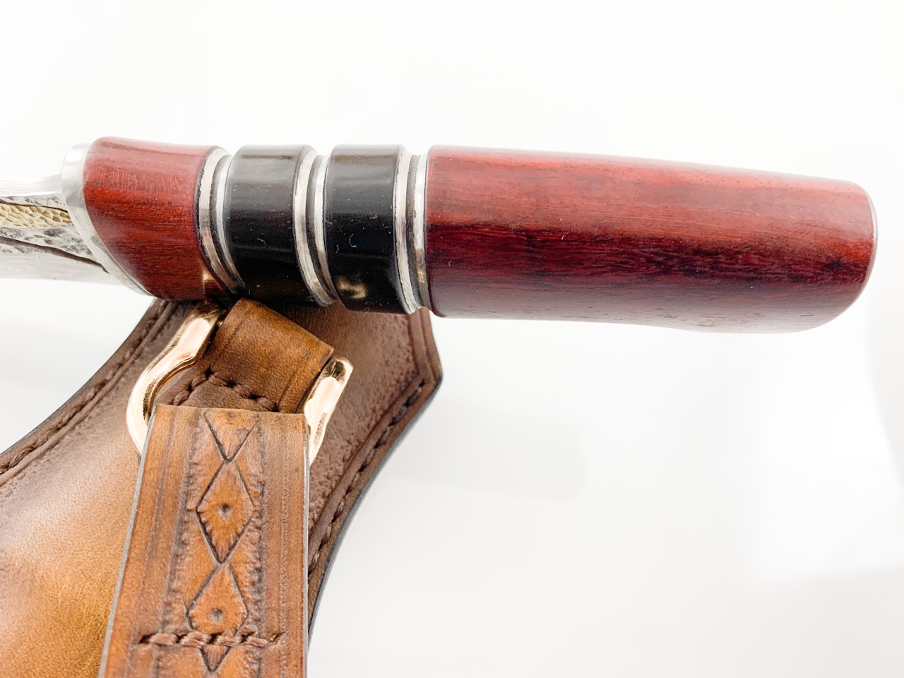 Ловен нож ръчно направен от дамаска японска стомана и бронзов елемент