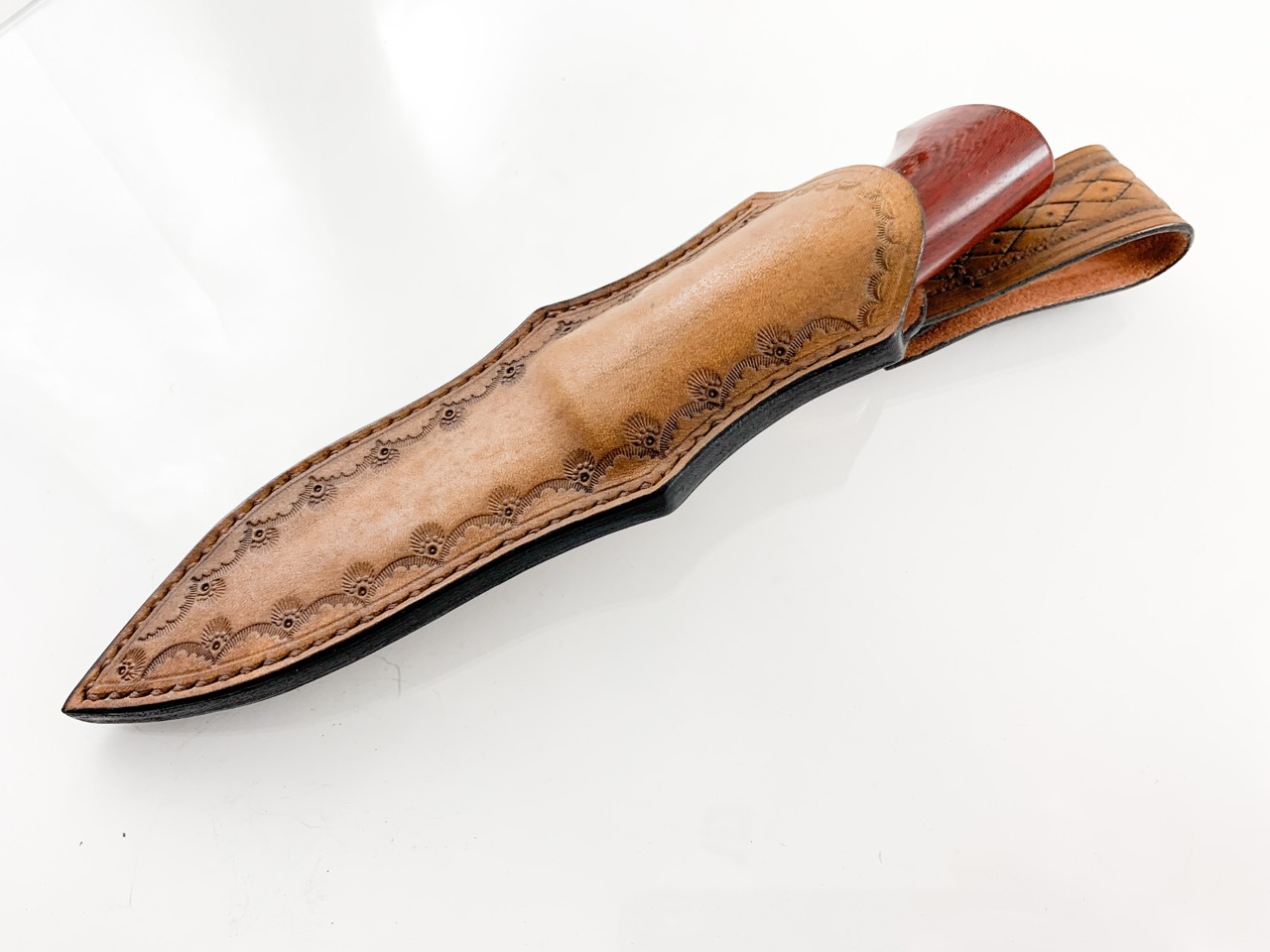 Ловен нож ръчно направен от дамаска японска стомана и бронзов елемент