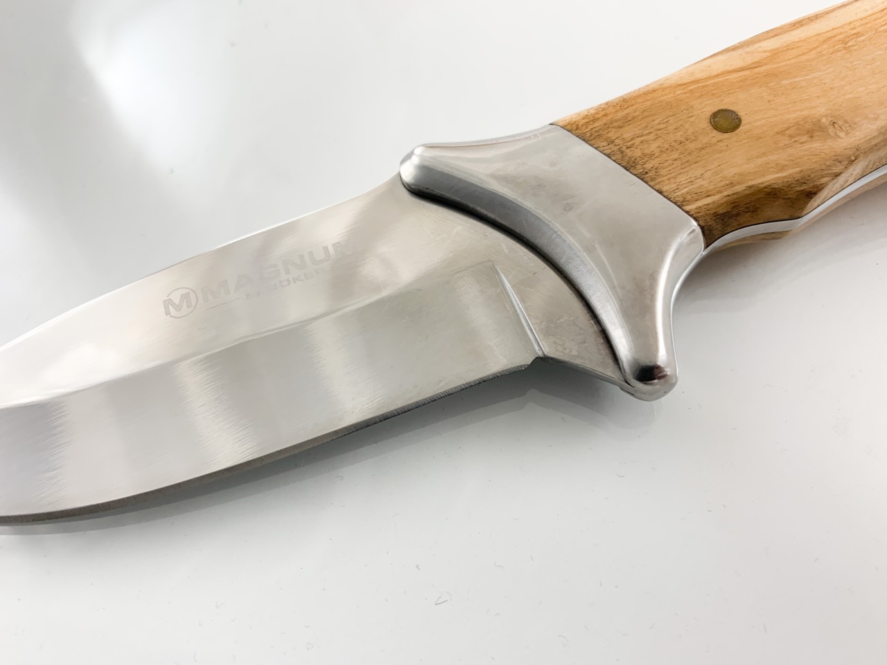 Ловен нож масивен от закалена стомана Magnum Boker steel 440A