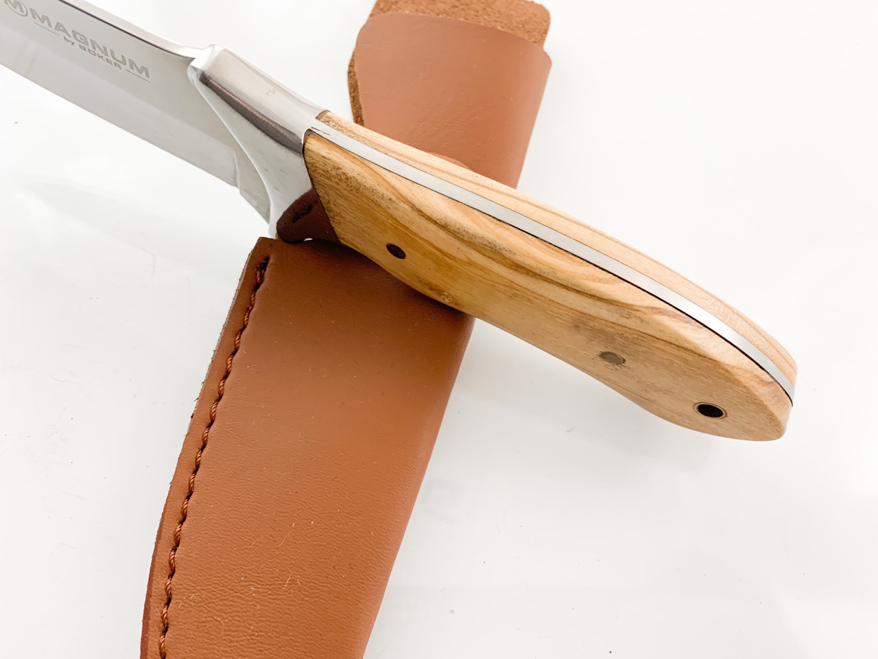 Ловен нож масивен от закалена стомана Magnum Boker steel 440A