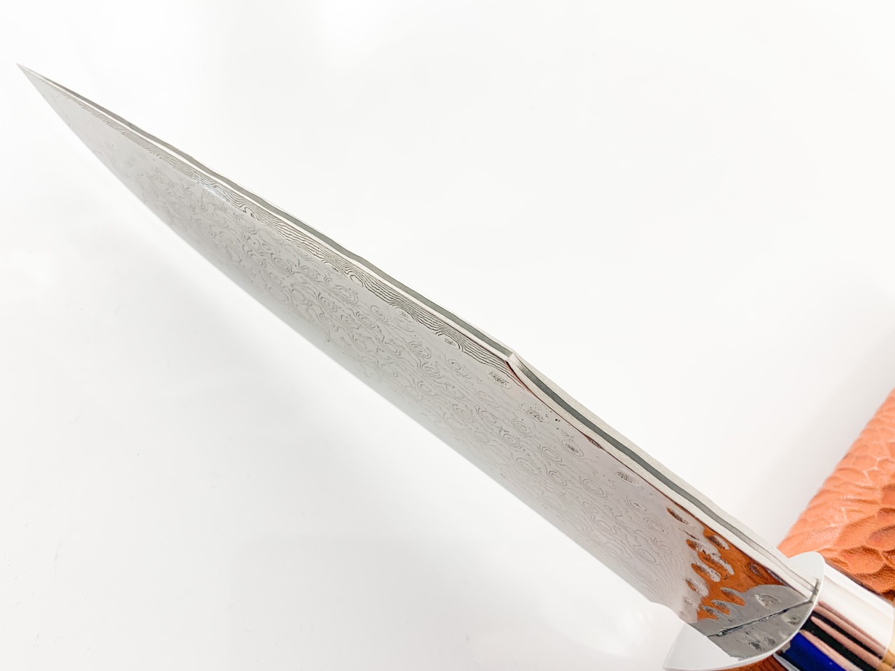 Ловен нож от японска дамаска стомана , дръжка от сандалово дърво