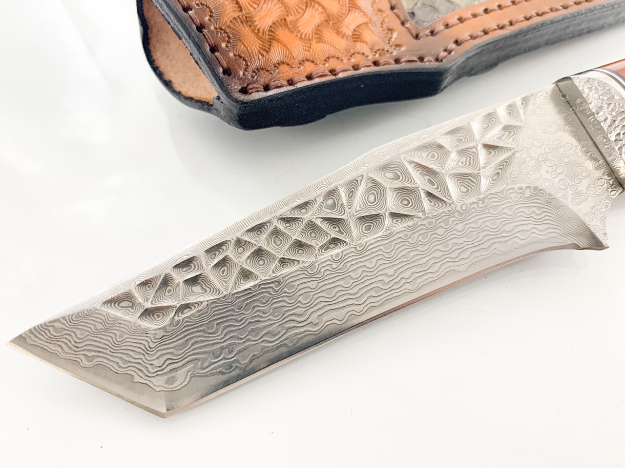 Ловен нож Bowie ръчно направен от дамаска японска стомана танто острие