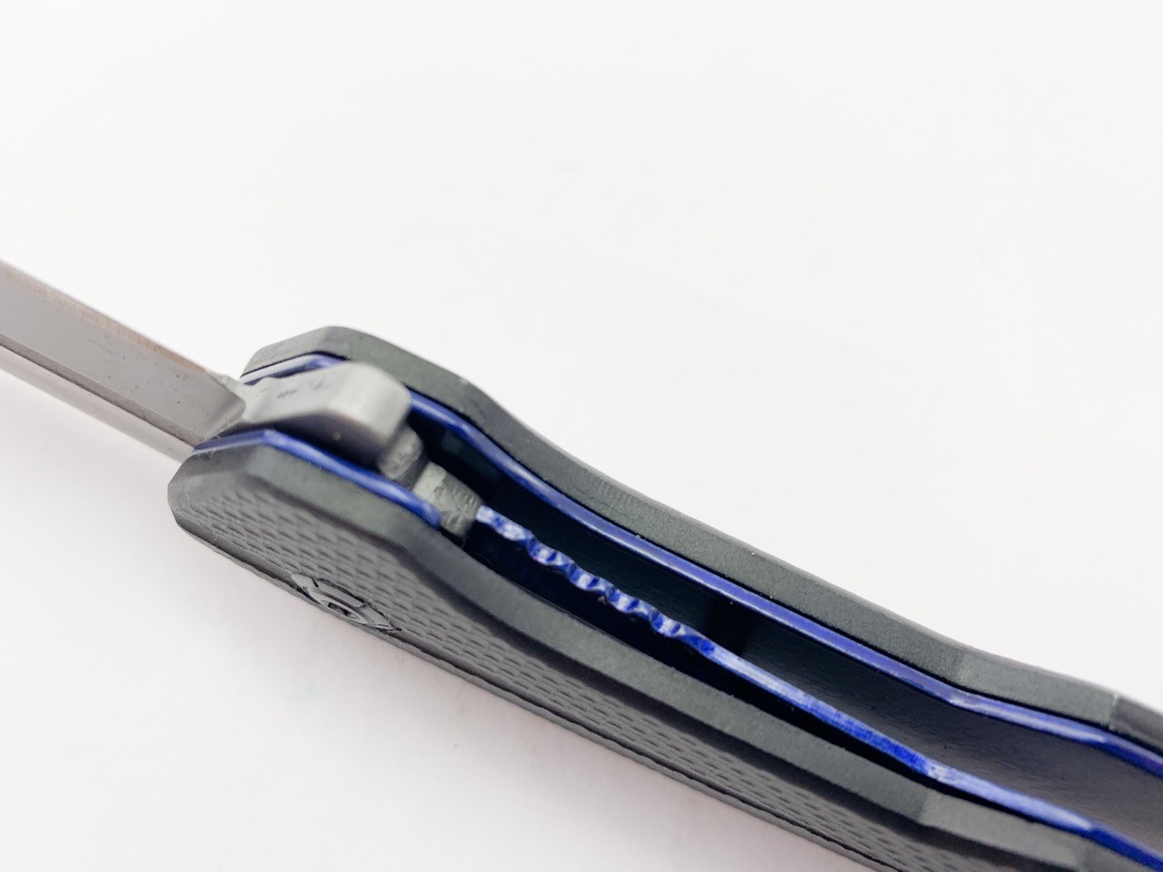Сгъваем полуавтоматичен нож BENCHMADE сиво титаниево покритие