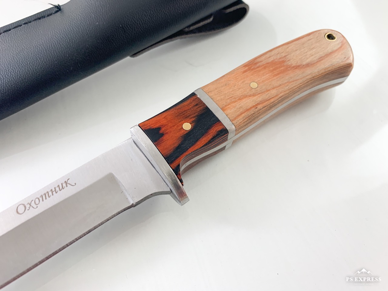 Руски ловен нож с кожена кания Охотник подходящ за къмпинг и туризъм