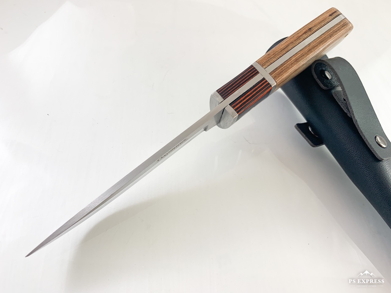 Руски ловен нож с кожена кания Охотник подходящ за къмпинг и туризъм