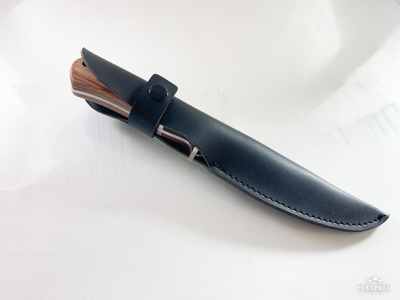 Руски ловен нож с кожена кания Охотник подходящ за къмпинг и туризъм