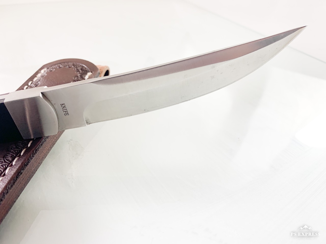 Ловен нож с кожена кания и извито острие KnifeSD подходящ за къмпинг и туризъм