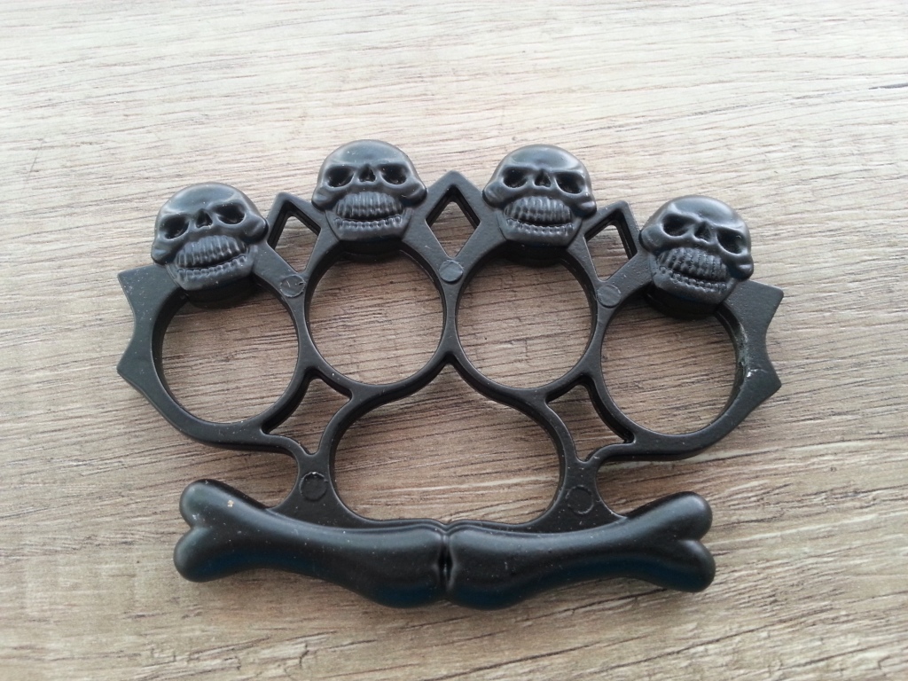 Метален бокс за самозащита с черепи оксидиран